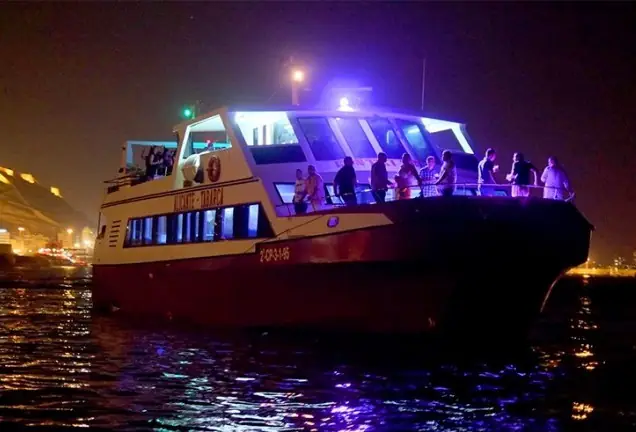 Fiesta en barco