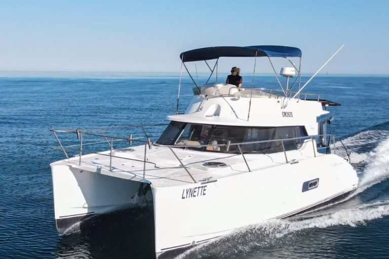 Catamaran Fountaine Pajot 35